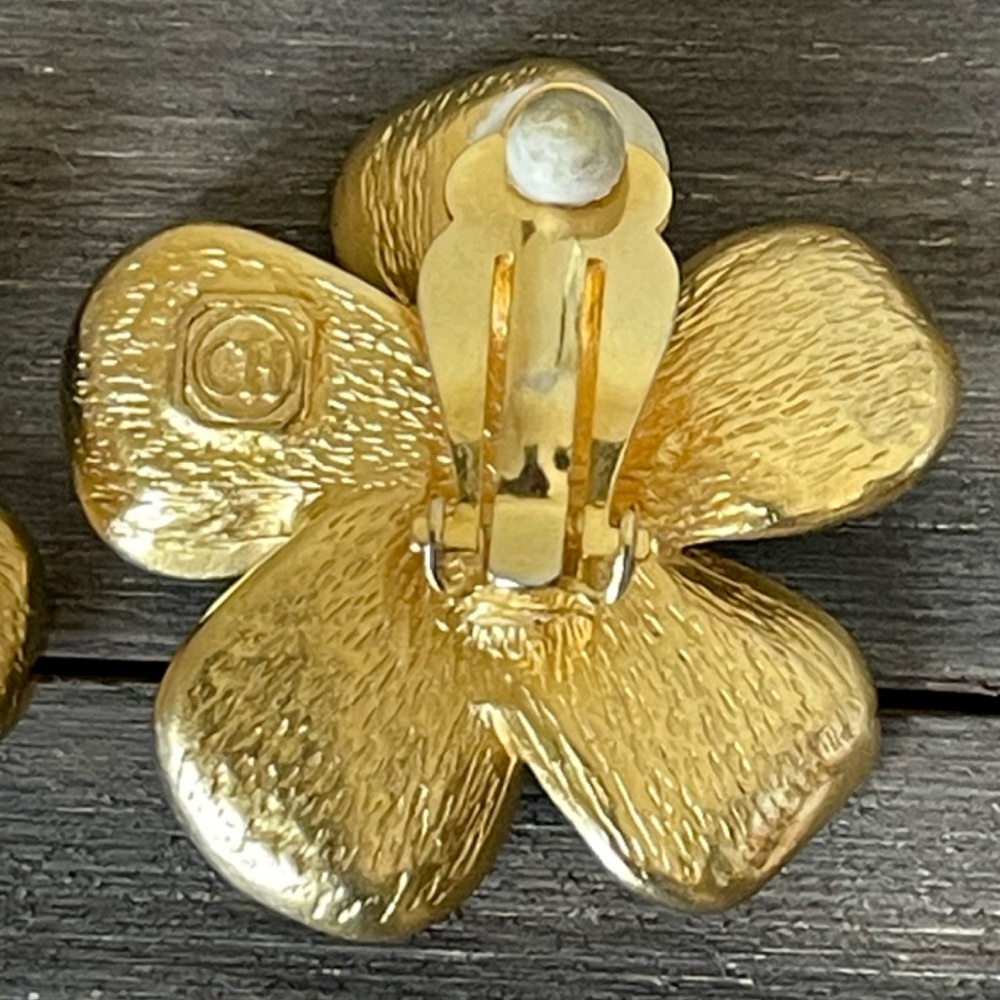 SOLD Vintage Carolina Herrera Clip on Floral Earrings Gold Tone - Picture 3 of 6